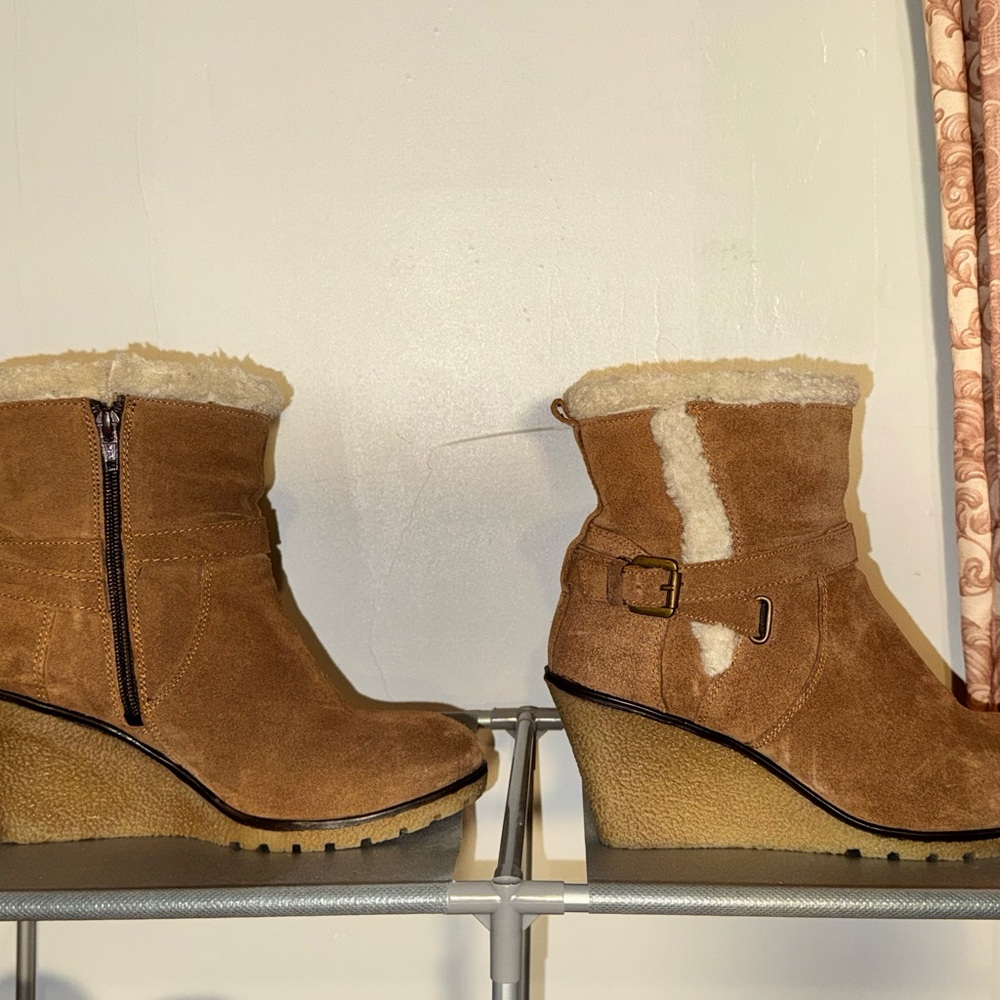 Skechers Tan Suede Wedge Ankle Boots with Shearling Trim.